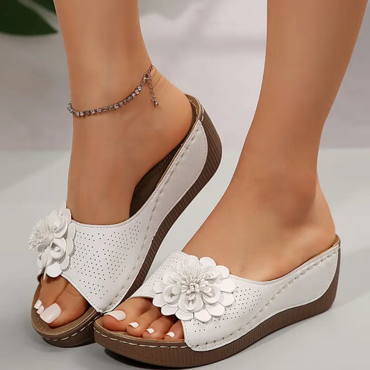 Nikita | Damen-Sandalen mit Blumenmuster und Keilabsatz